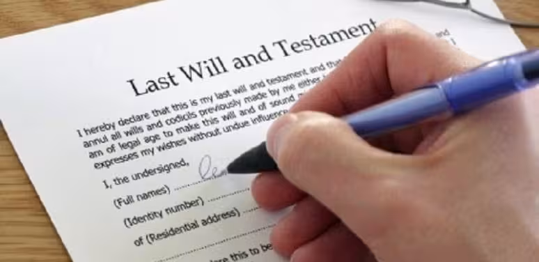 pen on document that titled Last will and testament 